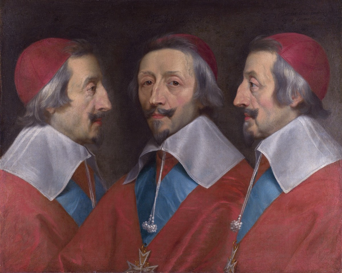 Pintura com três retratos do cardeal de Richelieu, de perfil esquerdo, de frente e de perfil direito, com o barrete vermelho.